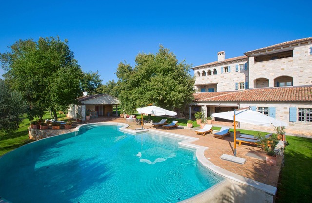 First class luxury villa with big pool, 1000sqm living area, 30000 sqm garden