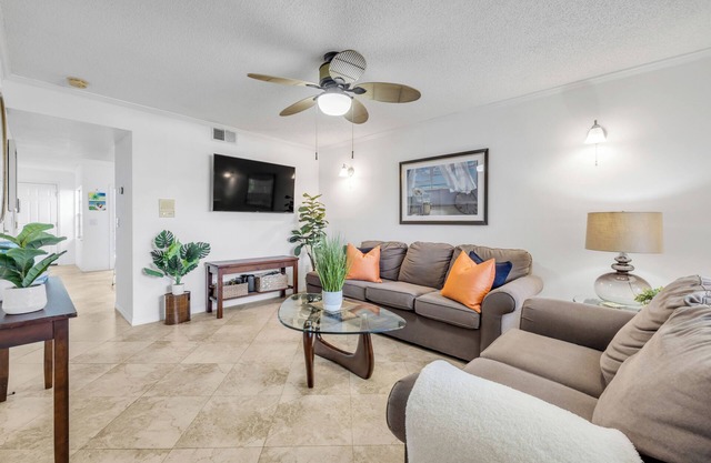 Flagler Ave Condo Walk to Beach & Shops