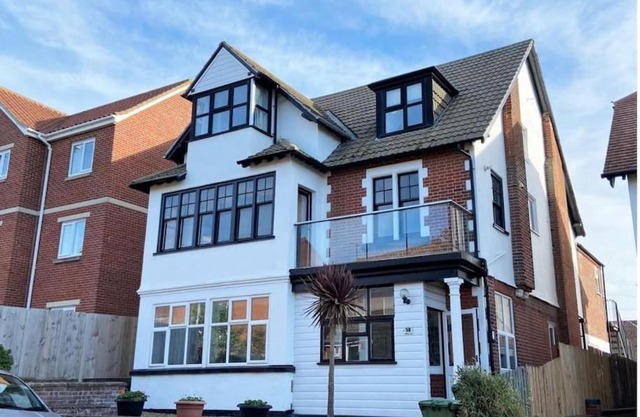 Flat 2, Cliff Road