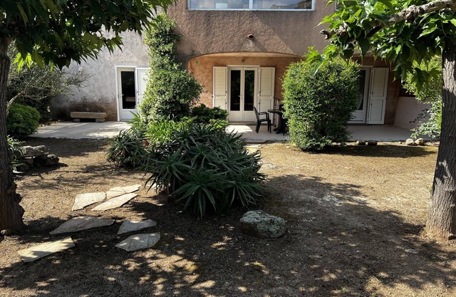 Flat with garden, 5000 sq. mt. of land, ideally located at Pinarello beach
