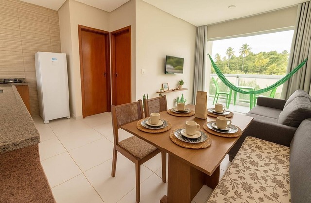 FLATS MAR'BELLA COM VARANDA, 100M PRAIA, PETFRIENDLY E ESTACIONAMENTO