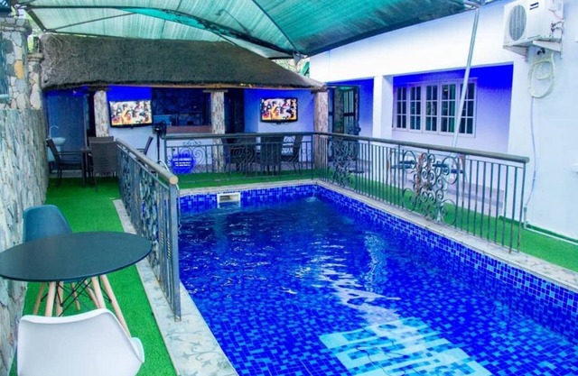 Flora Suites