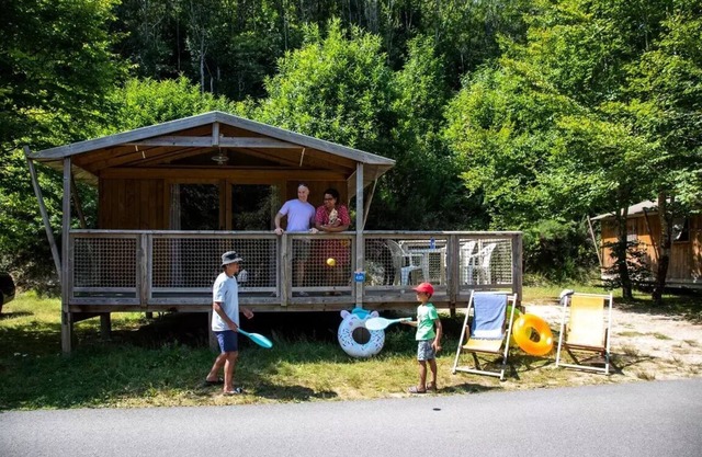 Flower Camping La Plage * - Sweetflower Premium 43m2 (2 bedrooms) + TV + sheets + towels + semi-covered terrace of 11m2 5 persons