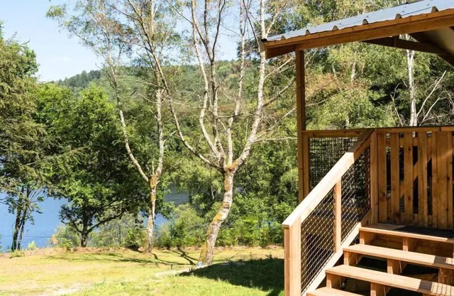 Flower Camping La Plage * - Premium VIP Lodge 34m2 - lake view (2 bedrooms) + TV + sheets + towels + covered terrace 11m2 5 people