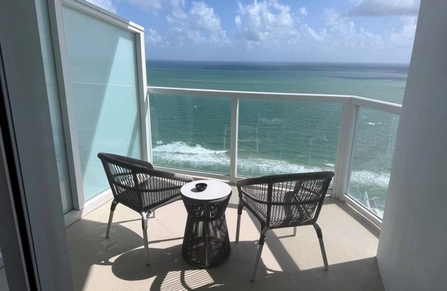 Fontainebleau Hotel 32nd Fl Oceanfront Jr Suite