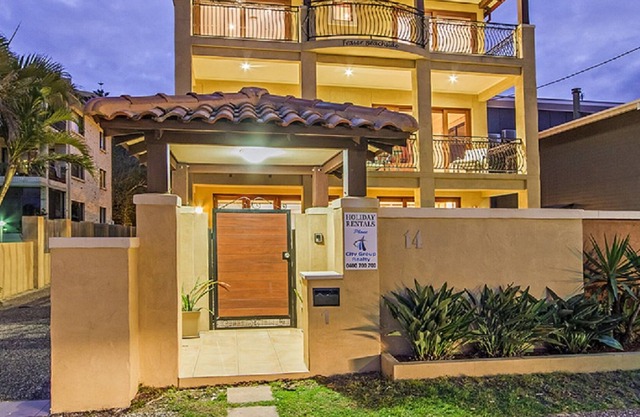 Fraser Beachside Luxury home with the beach at the front door backing onto park