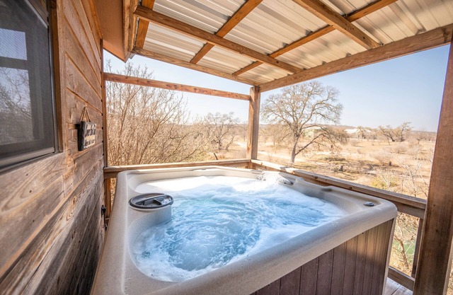 Fredericksburg Texas private cabin with hot tub