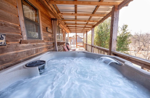 Fredericksburg Texas private cabin with hot tub