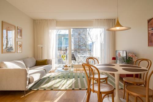 Freshly renovated apartment next to Old Down