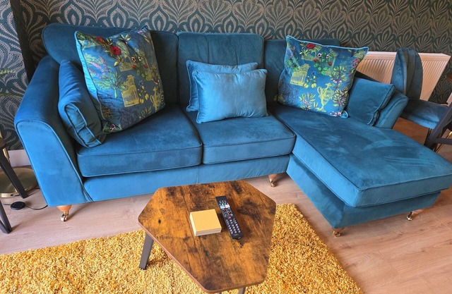 Fully Furnished annexe with a comfy living room, double bedroom and en-suite