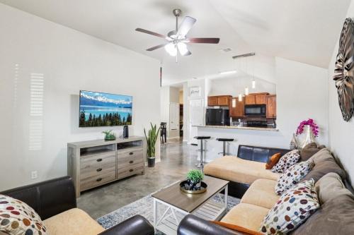 Fully furnished Copperas cove home, 3 bedrooms and 2 bathrooms, an office,WiFi and garage