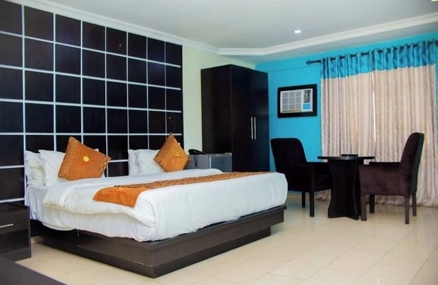 Galpin Suites Hotel