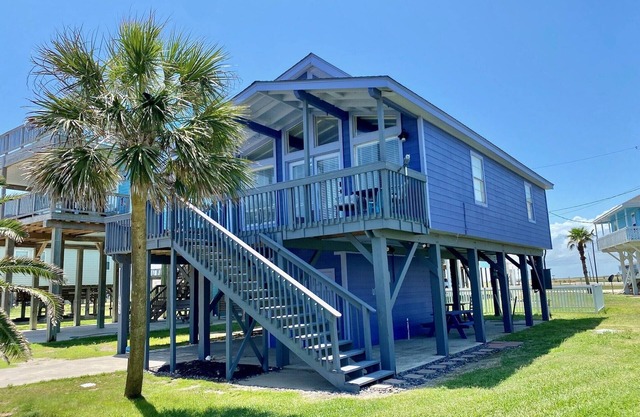 Galveston/Surfside Beach Retreat - Dog Friendly Home - 500 Steps to the Beach