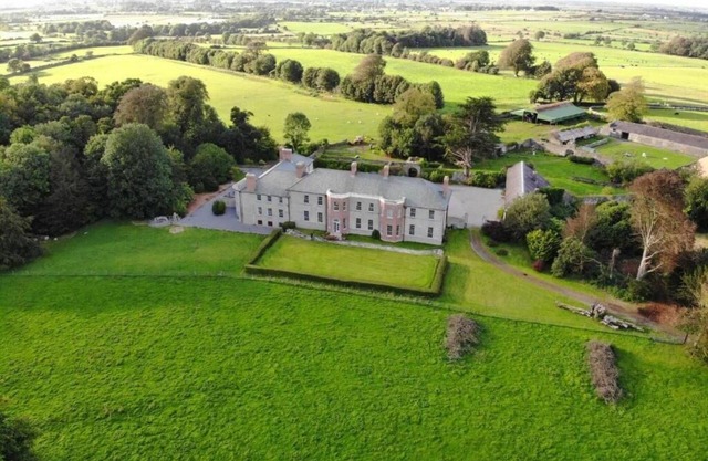 Galway's CastleHacket House Friar Room
