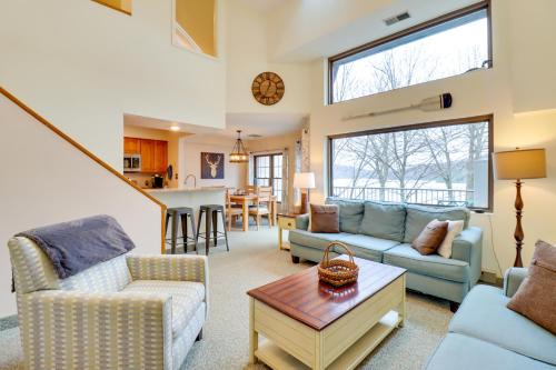Game Room and BBQ Waterfront Lake Harmony Condo!