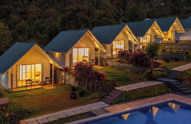 Gardenia Kanthalloor by VOYE HOMES