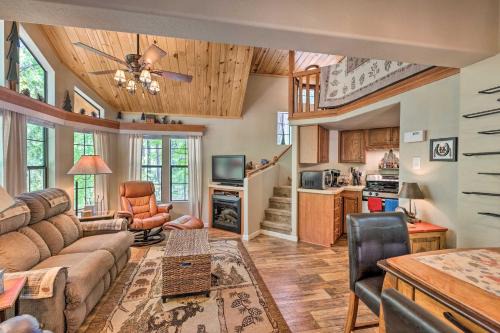 Gateway to Sunrise Resort! Show Low Cabin with Deck