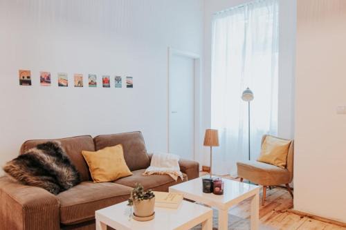 Gaudyhouse