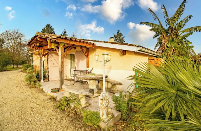 Getaway at Les Pouges – Renovated House with Garden, Fast Wi-Fi, Barbecue