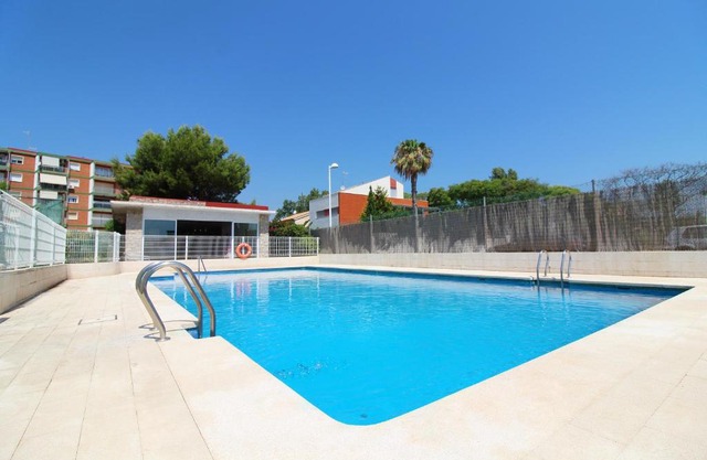 Global Properties, Apartamento con terraza y piscina a un paso de la playa