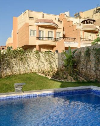 Golden 4BR Pool Villa by Travelholic