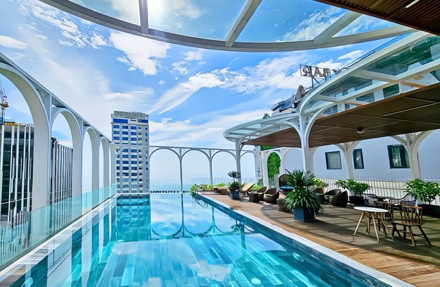 Golden Lotus Luxury Hotel Da Nang