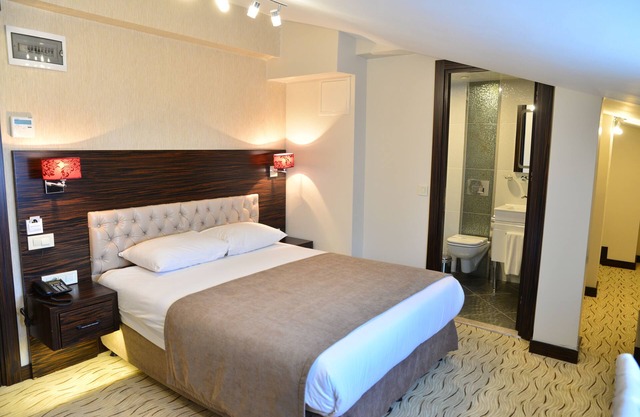Golden Siyav Hotel