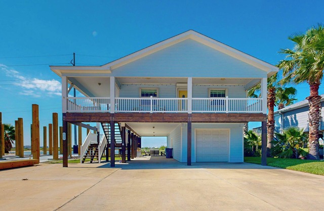 Golf Cart Access, Pet Friendly, Parking for 4
