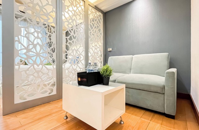 Good Location Studio At Apartment Tamansari The Hive Near Lrt Station