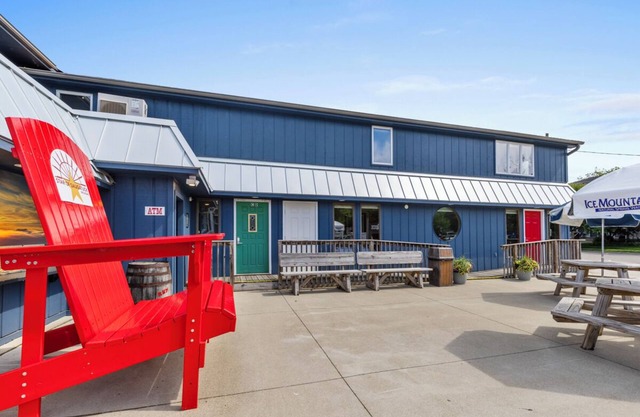 Gorgeous Downtown Penthouse with 40' Waterfront Deck Overlooking Kalamazoo River & Mt. Baldhead! 3BR 2BA (Upper Level Unit)