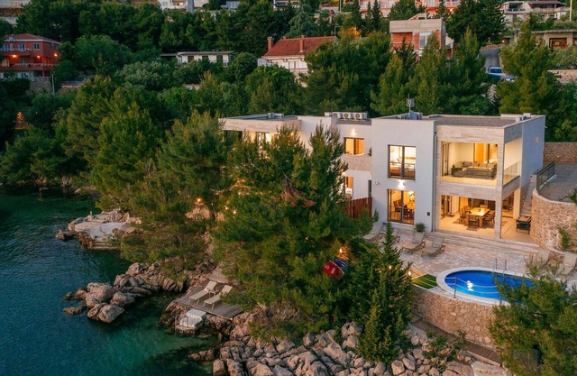 Gorgeous home in Starigrad
