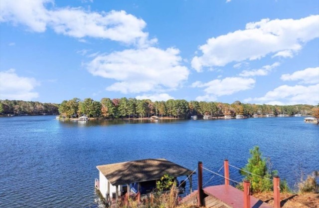 Gorgeous views on large, quiet cove just off Main Lake.