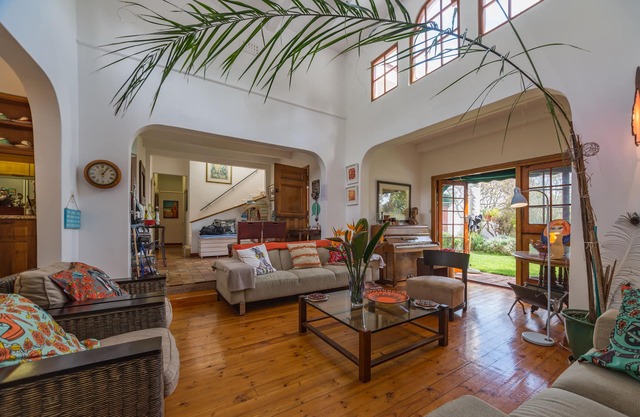 Gorgeous villa 1 minute from beach and restaurants, 5 bedrooms all en suite