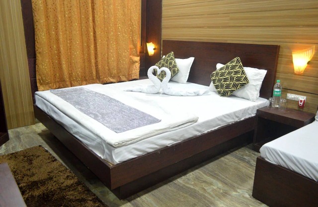 Goroomgo Dhingra Residency Jabalpur