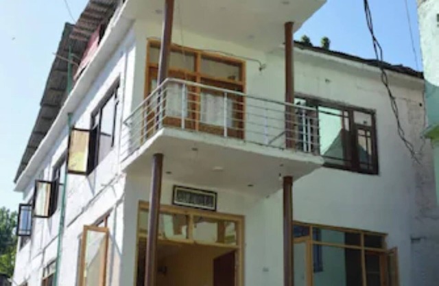 Goroomgo Nice One Palace Srinagar