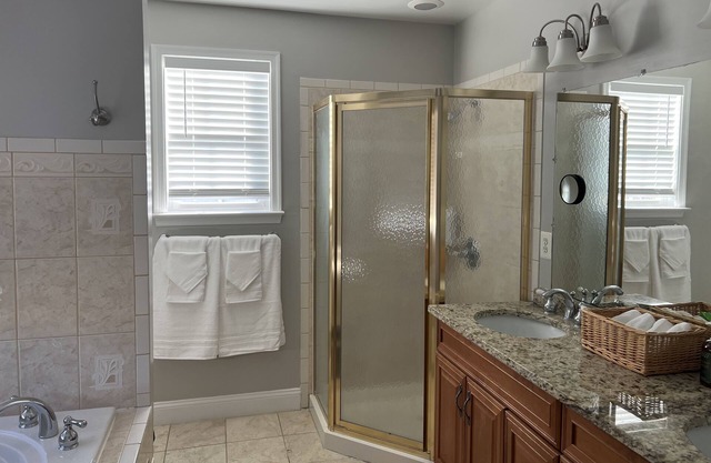 Grand Four Bedroom House 15-minutes to DC Mall