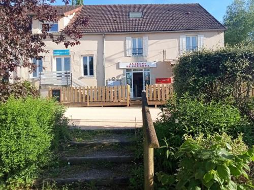 Grand gîte familial avec terrasse et animaux acceptés à Louroux - FR-1-489-569