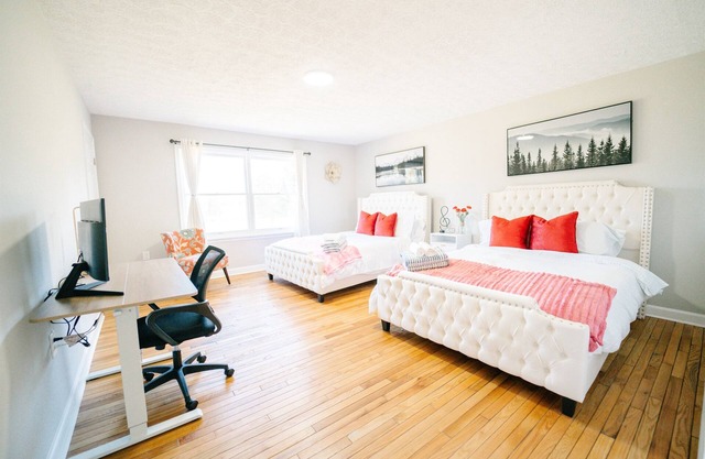 Great Falls Modern Escape: 10BR/5BA Luxury Retreat!