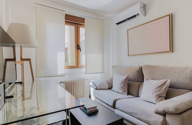 Great Ibiza 1BR w/Doorman, Washer & A/C, by Blueground