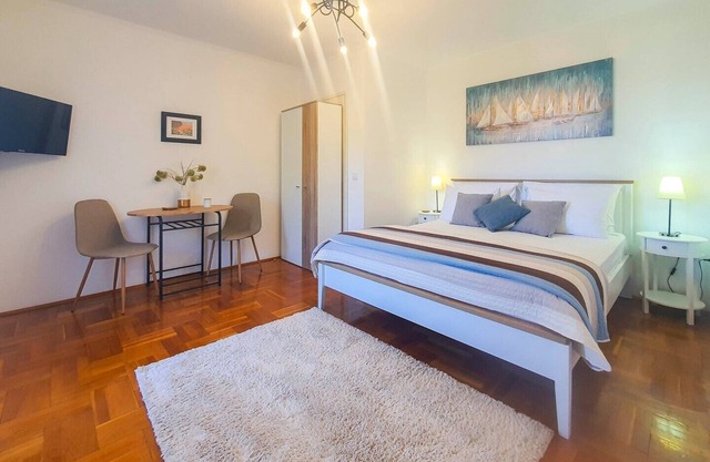 Great Studio Apartment with excellent location, just 50m from the sea!