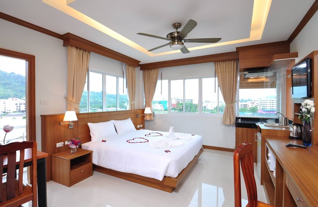 Green Harbor Hotel & Service Apartment