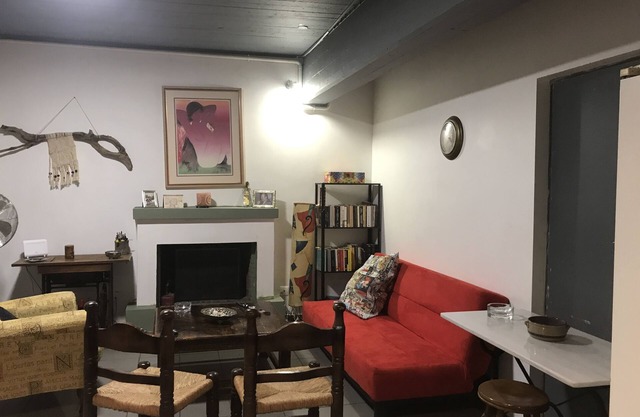 Ground floor apartment with fireplace , 10’on foot from the Acropolis