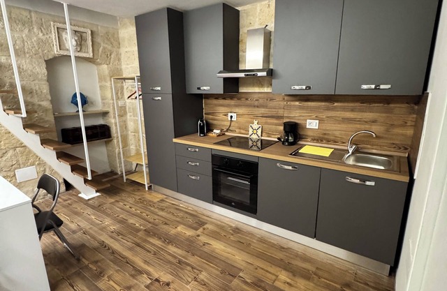 Ground floor loft Street parking Ideal for capacity: up to 4 people
