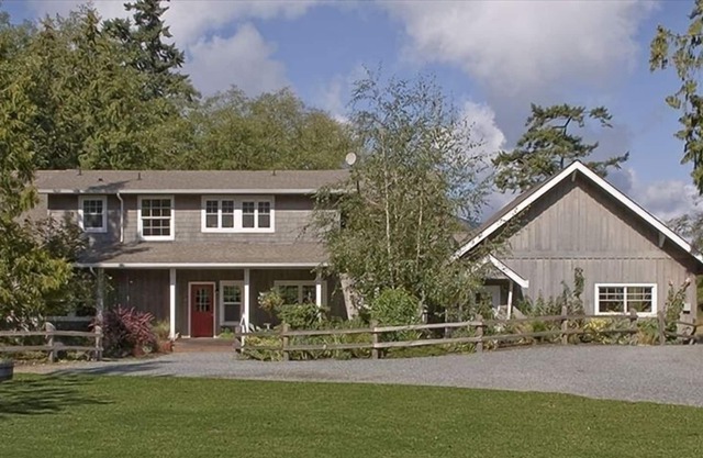 Guemes Island Family 4 Bedrooms/2 Attics, Beautiful Private Yard, Wedding Venue