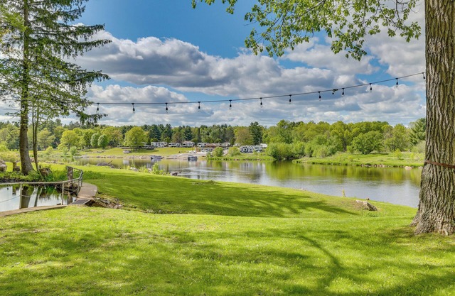 Hatfield Family Home on Lake Arbutus: Boat & Hike
