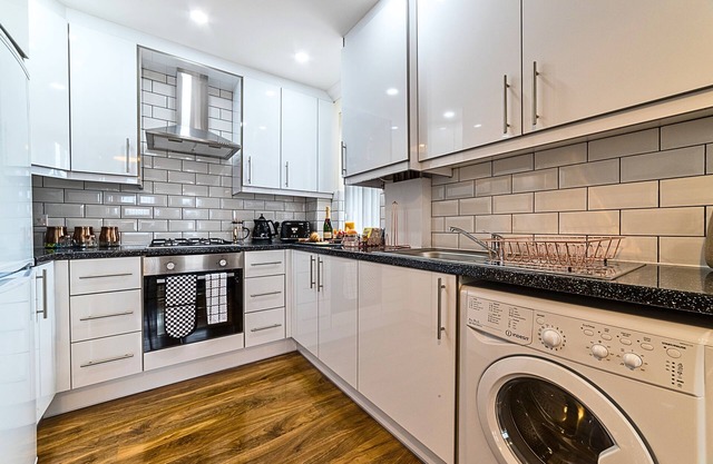 Heathrow Clean 2Bedroom Apt with Parking