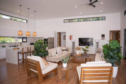 Heaven Retreat with Minigolf, pool, fire pit, BBQ
