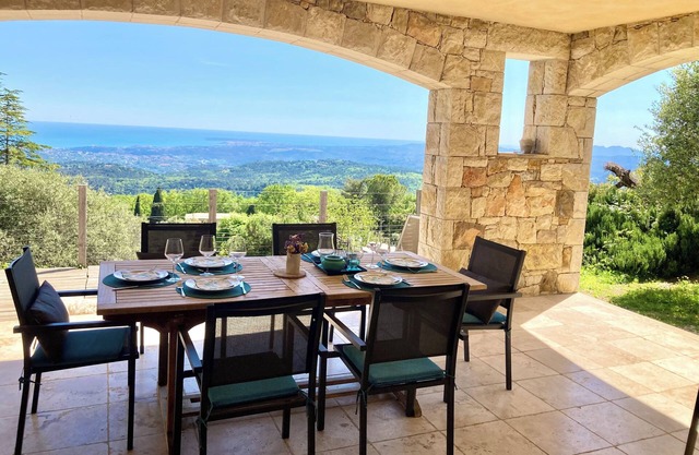 Heights of Vence, panoramic sea view, heated swimming pool, Spacious Home 5*