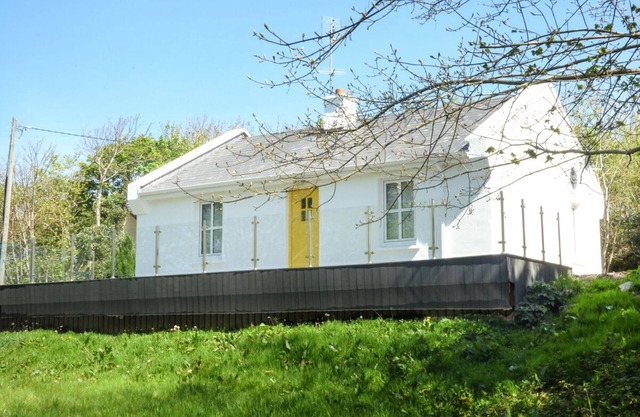 HIDDEN GEM COTTAGE, family friendly in Lettermacaward, County Donegal