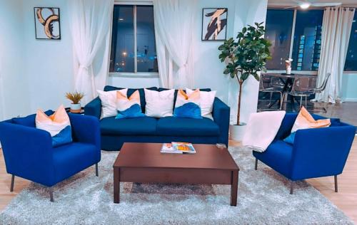 Highrise luxury two bedroom condo in Downtown Atlanta within minutes!